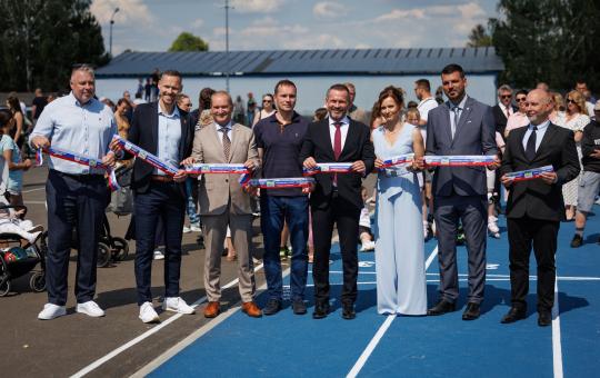 Inline korčuliarsky ovál v obci Trnovec nad Váhom. POĽNÁ DIEĽŇA PHOTOGRAPHY