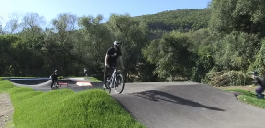 Nová pumptracková dráha v Bzinciach pod Javorinou. FOTO OBEC BZINCE POD JAVORINOU