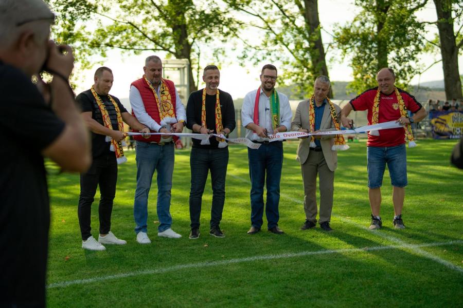 Zmodernizovaný športový areál v Dvorníkoch – Včelároch. FOTO OBEC DVORNÍKY – VČELÁRE